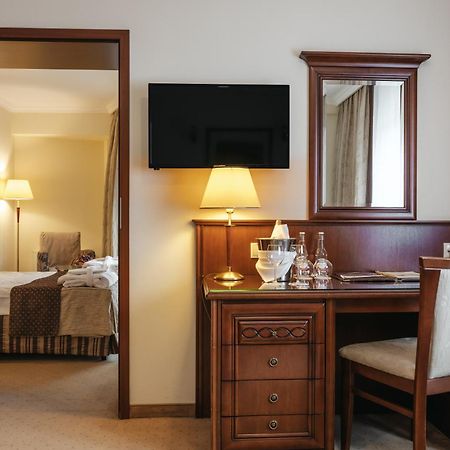 Hotel Prezydent กรินีซา ดรอยจ์ ภายนอก รูปภาพ
