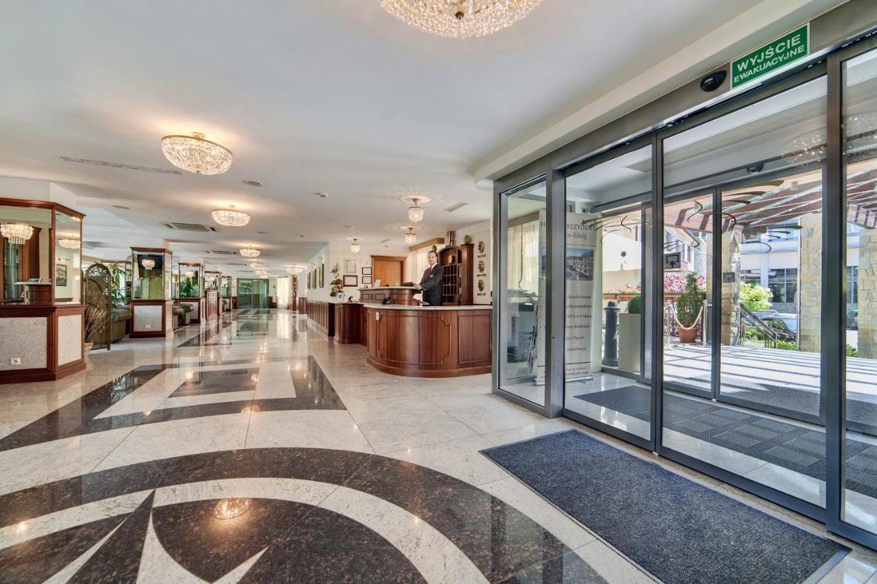 Hotel Prezydent กรินีซา ดรอยจ์ ภายนอก รูปภาพ