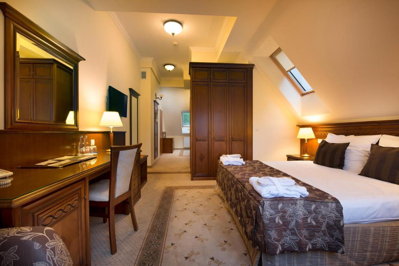Hotel Prezydent กรินีซา ดรอยจ์ ภายนอก รูปภาพ