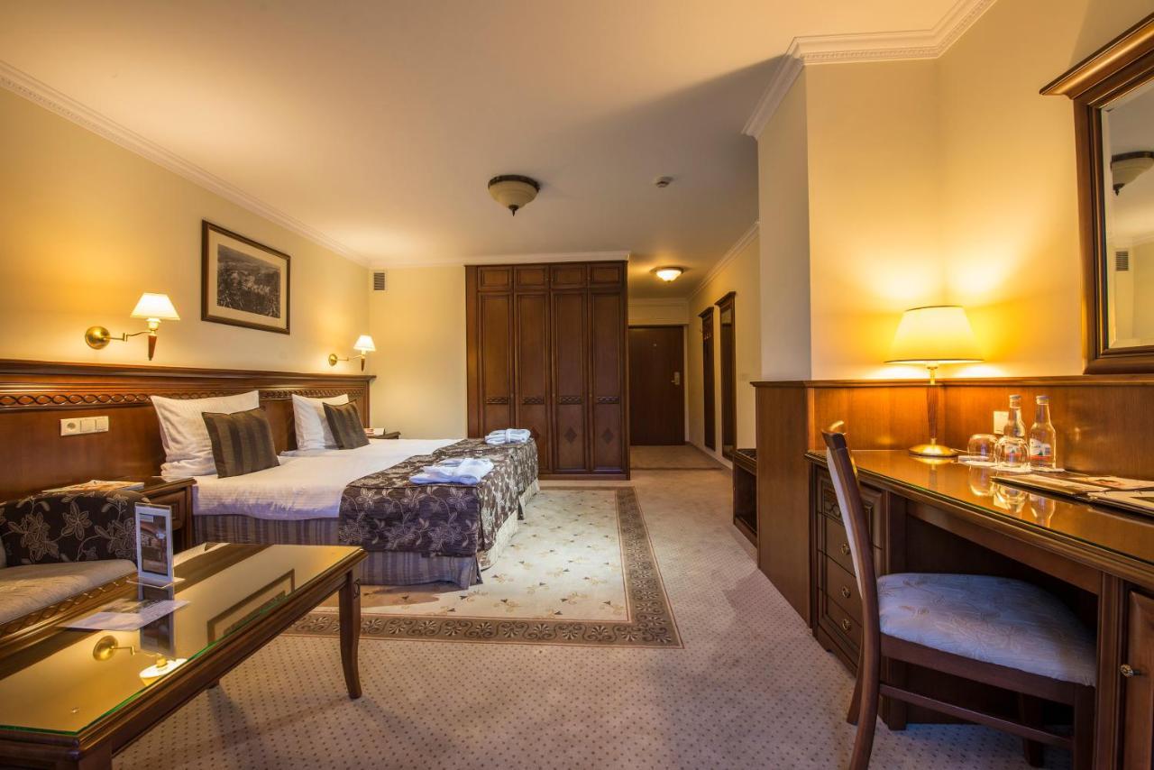 Hotel Prezydent กรินีซา ดรอยจ์ ภายนอก รูปภาพ