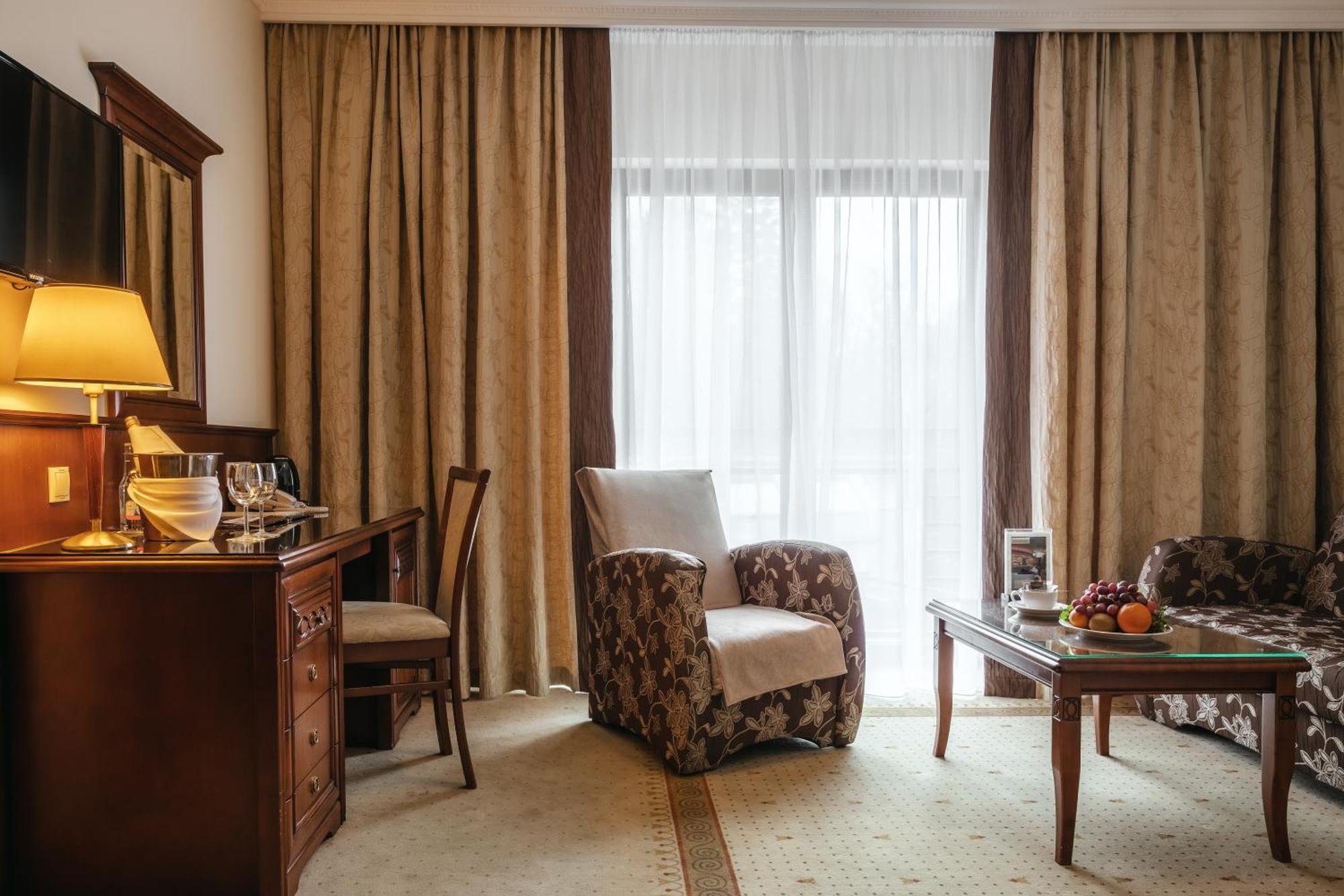 Hotel Prezydent กรินีซา ดรอยจ์ ภายนอก รูปภาพ