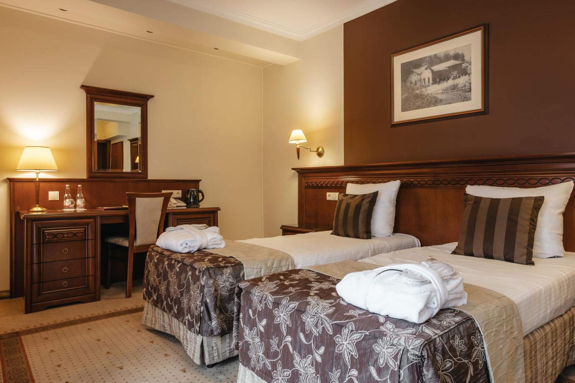 Hotel Prezydent กรินีซา ดรอยจ์ ภายนอก รูปภาพ